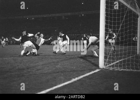 Europacup I, semi-final: Feijenoord v Legia-Warsaw, 2-0  Game Moment Date: April 15, 1970 Keywords: football Stock Photo
