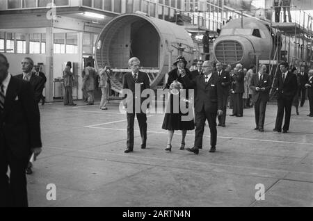 State visit Queen Margaret and Prince Henrik of Denmark; visit to Fokkerfabriek; v.l.n.r. hr. Klapwijk, Queen Margarethe and hr. Buley (Chairman of the Board) Date: 30 October 1975 Location: Noord-Holland, Schiphol Keywords: factories, aviation, state visits, aircraft Personal name: Margrethe II, Queen of Denmark Stock Photo