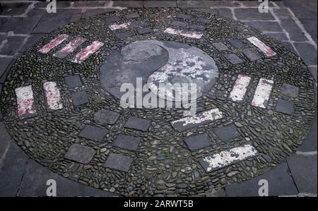 Yin yang symbol on concrete background.Yin yang texture background, Ying yang symbol on walkway. it’s the sysbol of the peace and natural. Stock Photo