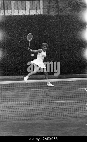 Tennis at Hilversum Lesley Turner during match, July 23, 1964, TENNIS ...