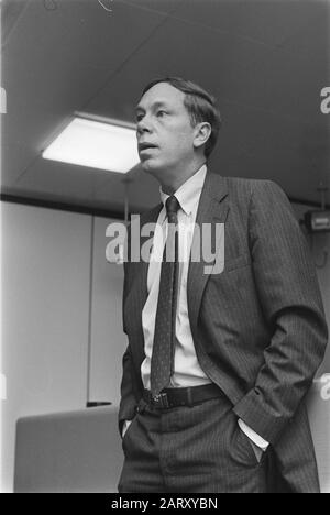 Chairman of the Board of Directors Atari (game console), James J. Morgan gives press conference at Schiphol Date: April 16, 1984 Location: Noord-Holland, Schiphol Keywords: press conferences, Chairmen Personal name: Atari, James J. Morgan, Board of Directors Stock Photo