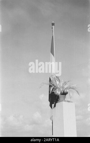 Honorary Field Tjililitan  U-brigade says goodbye to her dead. Dutch flag Date: 8 November 1946 Location: Batavia, Indonesia, Jakarta, Dutch East Indies Stock Photo