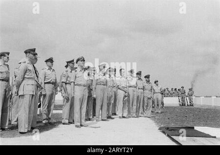 Honorary Field Tjililitan  U-brigade says goodbye to her dead. Date: 8 November 1946 Location: Batavia, Indonesia, Jakarta, Dutch East Indies Stock Photo