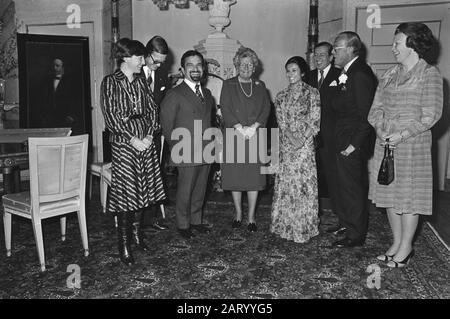 Royal visit of Crown Prince Hassan of Jordan and his wife  V.l.n.r.: Princess Margriet, Van Vollenhoven, Crown Prince Hassan, Princess Sarvath, Prince Claus, Prince Bernhard and (a piece of) Princess Beatrix Date: 29 March 1977 Location: Baarn, Utrecht (prov) Keywords: group portraits, queens, receptions, princesses, princesses Personal name: Bernhard (prince Netherlands), Claus, prince, Hassan, Princess Servath el, Juliana (queen Netherlands), Margriet, Princess, Talal, prince Hassan bin, Vollenhoven, Pieter van, princess Beatrix Stock Photo