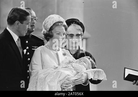 Baptism Willem Alexander in Saint Jacob's Church. Princess Beatrix with Prince Alexander Date: September 2, 1967 Keywords: Baptism, princes Personal name: Beatrix, princess, Willem-Alexander, Prince of Orange Stock Photo