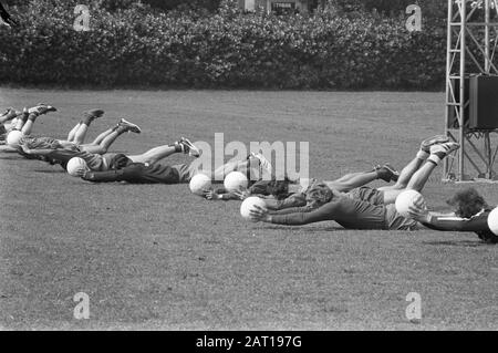 First training Ajax for new season Date: 14 July 1972 Keywords: sport, training, football Institution name: AJAX Stock Photo