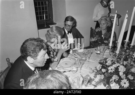 Government dinner for the wedding of Princess Christina and Jorge Guillermo on slot Loevestein  Guests at one of the tables Date: June 21, 1975 Location: Gelderland, Poederoijen Personal name: Guillermo, Jorge Institution name: Slot Loevestein Stock Photo