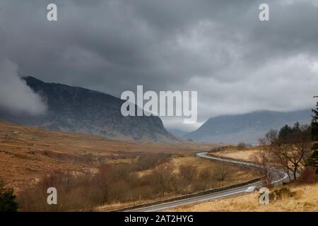 A5 road winding its way along the Ogwen Valley through the peaks of Gallt yr Ogof and Pen yr Old Wen, Snowdonia, Wales, UK Stock Photo
