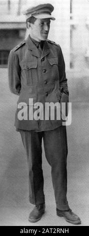 T.E. Lawrence of Arabia wearing he British Army uniform of a Lieutenant Colonel. Cairo. 1918 Stock Photo