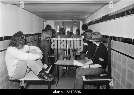 Reformed Pedagogical academy in Amsterdam occupied; entrance door blocked with tables Date: 5 april 1976 Location: Amsterdam, Noord-Holland Keywords: academies, occupation Stock Photo