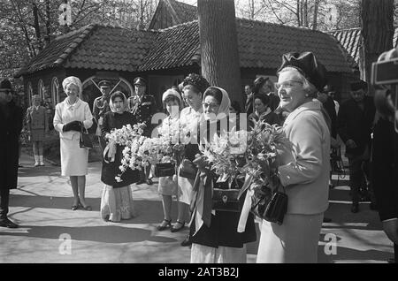 King and Queen of Nepal on state visit in the Netherlands  The Nepalese king couple, King Mahendra and Queen Ratna, on state visit in the Netherlands. Here they, together with Queen Juliana, Prince Bernhard, Princess Margriet and Princess Christina, visit the Keukenhof in Lisse Datate: 27 april 1967 Location: Keukenhof, Lisse, Zuid-Holland Keywords: kings, queens, princesses, state visits, exhibitions Person name: Christina (princess Netherlands), Juliana (queen Netherlands), Mahendra Bir Bikram Shah Deva (king Nepal), Margriet (princess Netherlands), Ratnarajya (queen Nepal) Institution name: Stock Photo