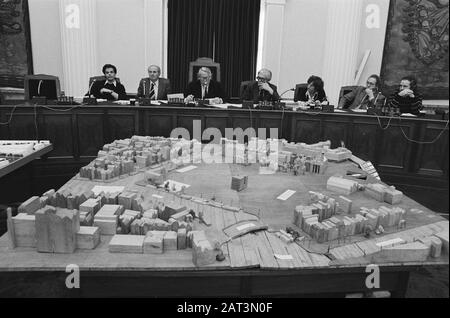 Hearing against construction town hall/music theater in Provinciehuis Noord-Holland in Haarlem, on the foreground model of the district centre Date: 27 february 1981 Location: Haarlem Keywords: PROVINCIEHOUSES, hearings, models, district centres Stock Photo