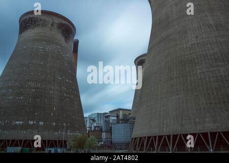 Ferrybridge power station cooling towers / chimneys Stock Photo