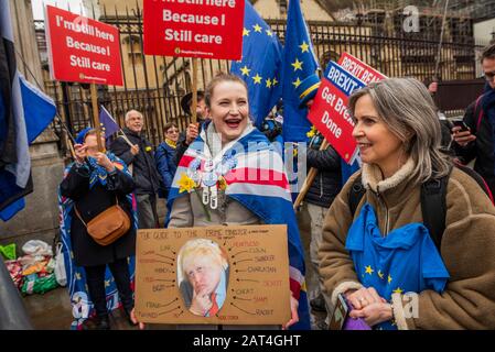 London, UK. 30th Jan, 2020. Remain supporters, led by Sodem and Steve Bray, continue top protest outside parliament on the eve of Britain officially leaving the EU. Credit: Guy Bell/Alamy Live News Stock Photo
