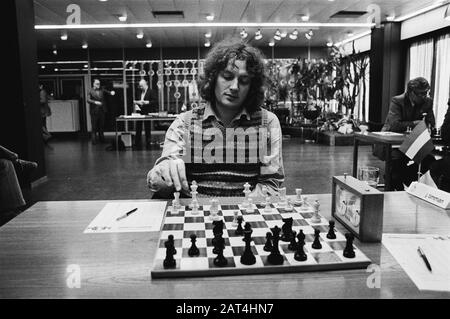 Karpov (l) plays against Hort; Timman (standing) looks on, July 10, 1980, chess  games, chess, chess players, tournaments, The Netherlands, 20th century  press agency photo, news to remember, documentary, historic photography  1945-1990