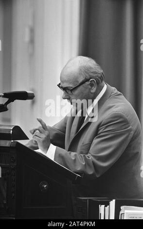 Debates in the House on excesses by the army in the period 1946-1949 in India  Joop den Uyl, chairman of the PvdA Date: 1 July 1969 Location: The Hague, Zuid-Holland Keywords: debates, excessen, group chairmen, parliament, government Personal name: Uyl, Joop den Stock Photo