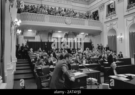 Chamber debate concerning the disappearance of war criminal Menten; entire House Date: November 18, 1976 Keywords: Debates, war criminals Stock Photo