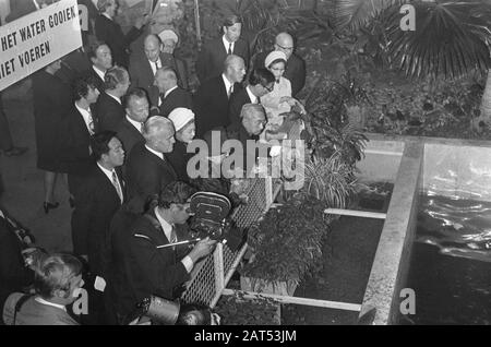 Emperor Hirohito and wife visits Artis Amsterdam Date: 9 October 1971 Location: Amsterdam, Noord-Holland Keywords: EMERINS, visits, zoos, emperors Personal name: Hirohito, emperor of Japan Stock Photo