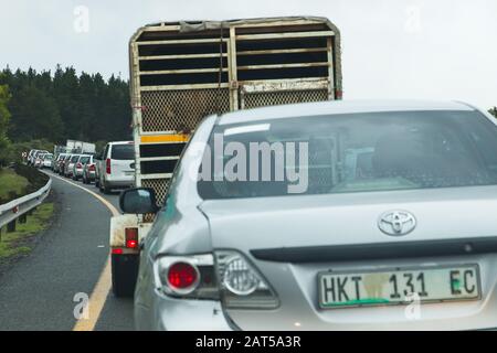 PLETTENBERG BAY, SOUTH AFRICA - Jan 04, 2020: Heavy traffic congestion on the N2 National garden route road. Stock Photo