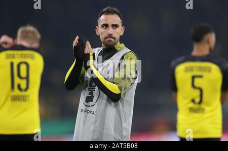 Dortmund, Deutschland. 31st Oct, 2019. firo: 30.10.2019, football, soccer: DFB Pokal, season 2019/2020, BVB Borussia Dortmund - VfL Borussia Signal Iduna Paco Alcácer, Paco Alcacer, gesture | usage worldwide Credit: dpa/Alamy Live News Stock Photo