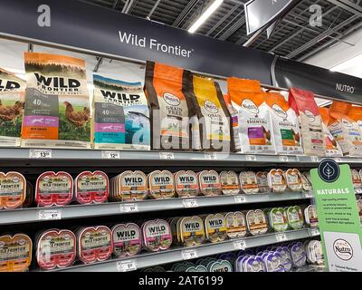 Orlando FL USA 1 29 20 A display of Wild Frontier Cat Food at a Petsmart Superstore ready for pet owners to purchase for their pets Stock Photo Alamy