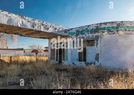 Abandoned gas station along Historic Route 66 in Holbrook, Arizona, USA [No property release; available for editorial licensing only] Stock Photo