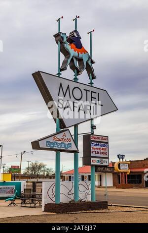 Sigh for the classic Motel Safari, which is lovingly restored and maintained, along Historic Route 66 in Tucumcari, New Mexico, USA [No property relea Stock Photo