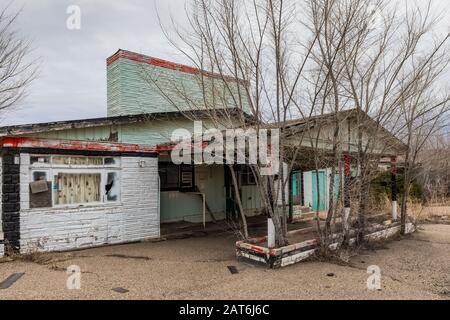 Abandoned motel decaying along Historic Route 66 in Tucumcari, New Mexico, USA [No property release; available for editorial licensing only] Stock Photo