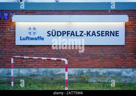 Germersheim, Germany. 31st Jan, 2020. A sign with the inscription 'Südpfalz-Kaserne' is located at the entrance to the Südpfalz-Kaserne. The German government is planning the return flight of the Bundeswehr for Germans and their relatives from the Chinese province of Hubei, which is most severely affected by the coronavirus. The returnees will be accommodated centrally at the Germersheim airbase in Rhineland-Palatinate. Credit: Uwe Anspach/dpa/Alamy Live News Stock Photo