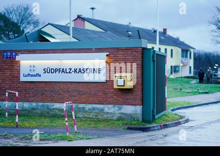 Germersheim, Germany. 31st Jan, 2020. A sign with the inscription 'Südpfalz-Kaserne' is located at the entrance to the Südpfalz-Kaserne. The German government is planning the return flight of the Bundeswehr for Germans and their relatives from the Chinese province of Hubei, which is most severely affected by the coronavirus. The returnees will be accommodated centrally at the Germersheim airbase in Rhineland-Palatinate. Credit: Uwe Anspach/dpa/Alamy Live News Stock Photo