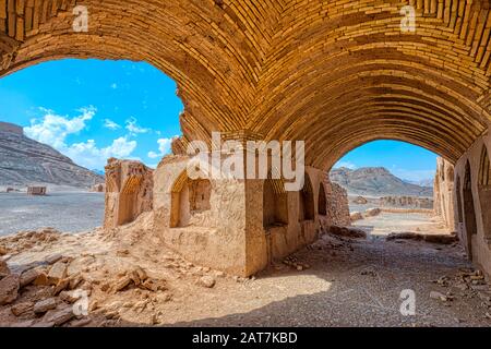 Ruins of ritual buildings near Dakhmeh Zoroastrian Tower of Silence, Yazd, Iran Stock Photo