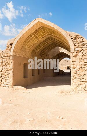 Ruins of ritual buildings near Dakhmeh Zoroastrian Tower of Silence, Yazd, Iran Stock Photo