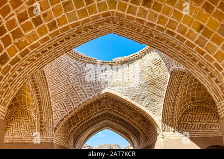 Ruins of ritual buildings near Dakhmeh Zoroastrian Tower of Silence, Yazd, Iran Stock Photo