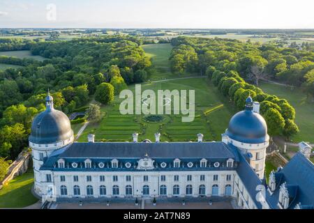 France, Indre, Berry, Valencay, Chateau de Valencay Park and Gardens, lawn of the Grande Perspective in spring and plunging view of the castle (aerial Stock Photo