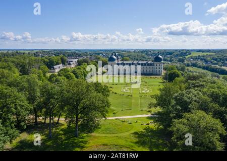 France, Indre, Berry, Valencay, Chateau de Valencay Park and Gardens, general view in spring (aerial view) // France, Indre (36), Berry, Valençay, par Stock Photo