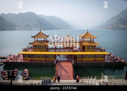 YICHANG, HUBEI / CHINA - DEC 25 2019:  Sailing on the yangtze river  for the traveler along with the three gorges area, The part of the Yangtze River Stock Photo