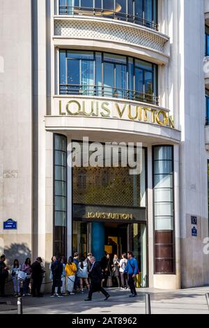 Domestic Fashionista: Paris: Day 6 -- Champs Elysees, Louis