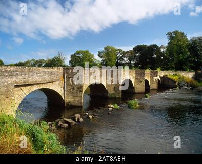 Llechryd Bridge, Cardigan, Ceredigion, Wales. Post Medieval stone bridge carrying the A484 road over the Afon Teifi, south east of Cardigan. Stock Photo