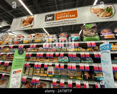 Orlando, FL/USA-1/29/20: A display of Simply Nourish Cat Food at a Petsmart Superstore ready for pet owners to purchase for their pets. Stock Photo