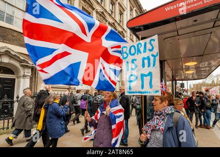 London, UK. 31st Jan, 2020. Remain supporters walk past leavers in Whitehall on their way to a vigil at Europe House, the home of the European Commission in London - Remain and leave supporters gather in Westminster on the day Britain officially leaves the EU. Credit: Guy Bell/Alamy Live News Stock Photo