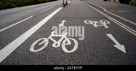 Cycle path (National Cycle Network Route 754) from Glasgow to Bowling ...