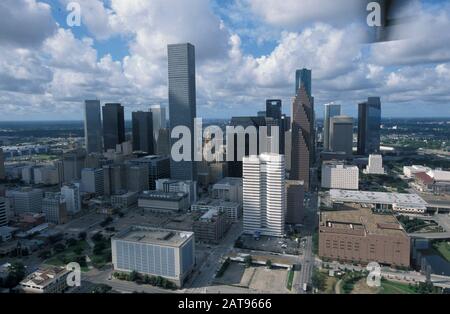 Houston, Texas: Downtown skyline dominated by the Chase Tower, the