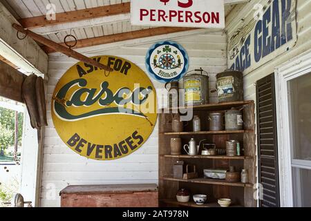 Bethel, Maine - September 28th, 2019:  Vintage tin cans and various decorative objects for sale at Steam Mill Antiques store. Stock Photo