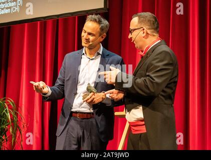 Daniele Ganser und David Vandeven bei der Verleihung des Bautzener Friedenspreises im Theater in Bautzen  am 29.01.2020 Stock Photo
