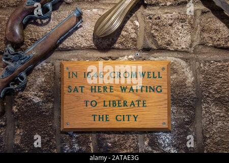 A sign commemorating Oliver Cromwell's liberation of Oxford in 1646 Stock Photo