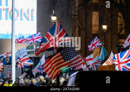 Parliament Square, London, UK. 31st January 2020. Crowds at the Leave Means Leave Brexit Celebration opposite the Houses of Parliament to mark the UK leaving the EU at 11.00pm. Credit: Malcolm Park/Alamy. Stock Photo