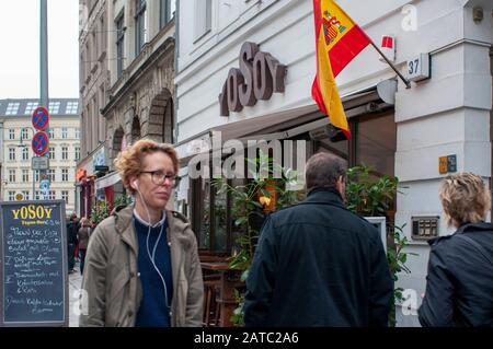 Berlin, guests sit at the spanish bar restaurant Yosoy in Mitte Berlin Germany Stock Photo