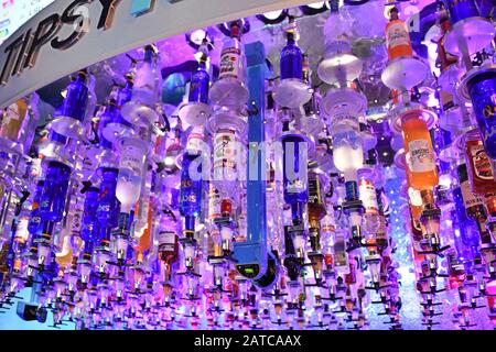 The Tipsy Robot at Planet Hollywood, Las Vegas NV, USA 10- 03-18 The robots replace the bartenders with an extensive collection of drinks to choose Stock Photo