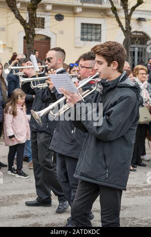 Marching orchestra members at Madonna che Scappa celebration on Easter Sunday at Piazza Garibaldi in Sulmona, Abruzzo, Italy Stock Photo