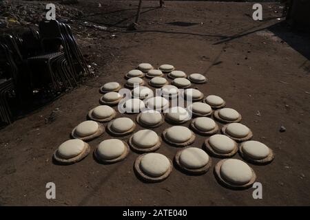 Manfalut, Egypt. 30th Jan, 2020. A picture provided on 02 February 2020 shows spheres of Sun Bread dough lying under the sun to rise before baking, at the 'Kom Boha' village, located in the perimeter of the city of Manfalut. Sun Bread is known in local dialect as 'Eish Shamsi', a thick sourdough bread made from wheat flour that has a popularity in the provinces of Upper Egypt. Credit: Lobna Tarek/dpa/Alamy Live News Stock Photo